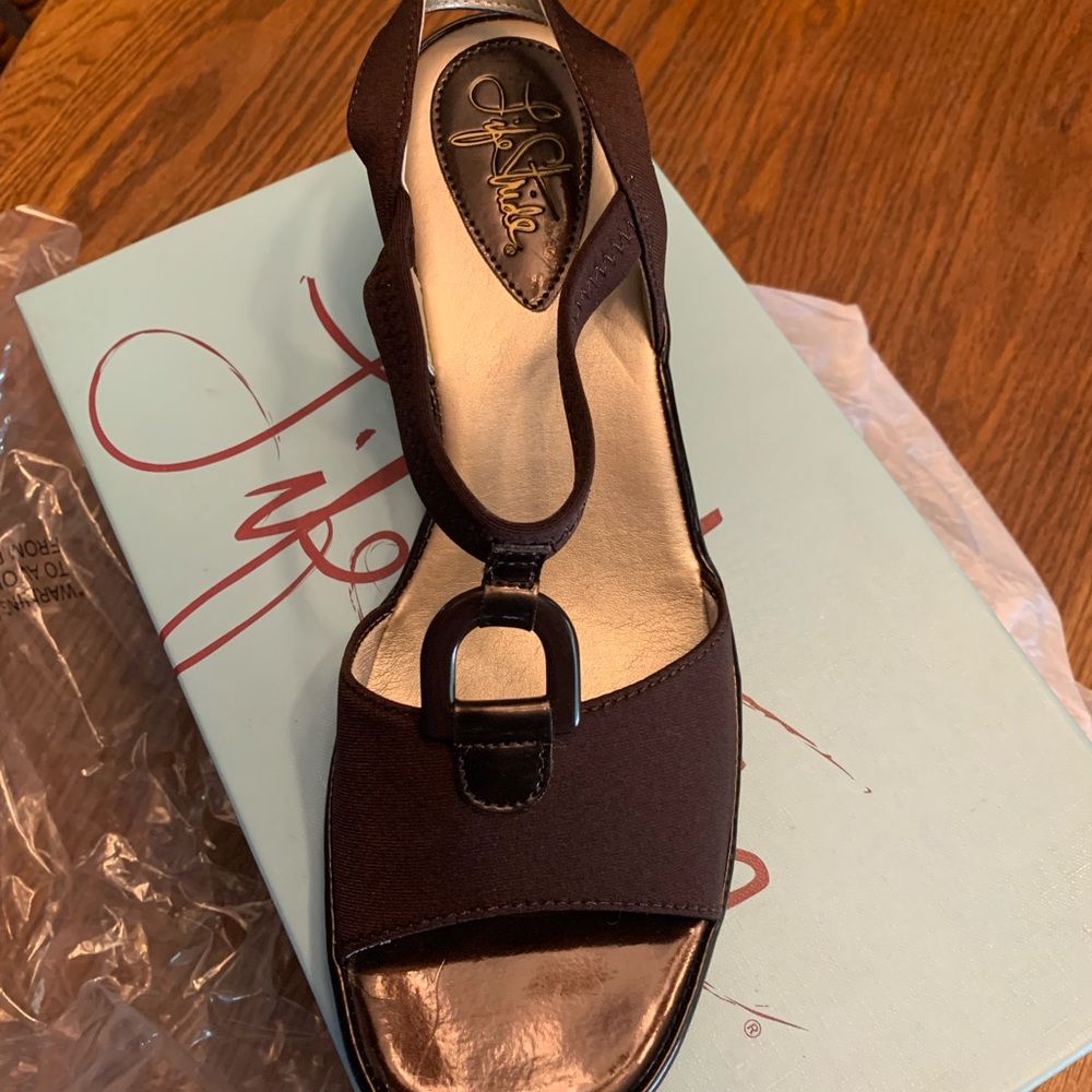 Life Stride Sandals size 9 dark brown